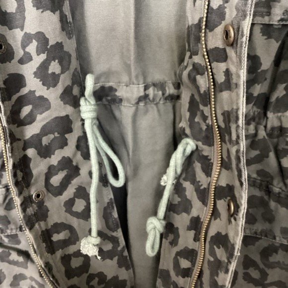 Forever 21 Army Green Leopard Print Utility Jacket - Picture 4 of 7